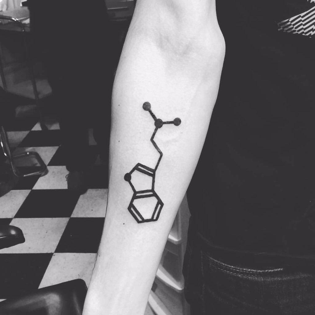 TigerLily_PDX's tweet photo. Molecule by @kitkrimson #molecule #dmtmolecule #spiritmolecule #moleculetattoo #tigerlilytattoo #tattoo #linework https://t.co/XC1dgCE8xR