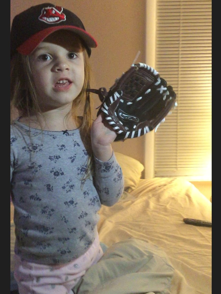 Dizzle729's tweet photo. @Redlabelacc My daughter on the warpath with her #rawlingsnation mitt. First major league game in 2016! https://t.co/sIzrZCEW5V