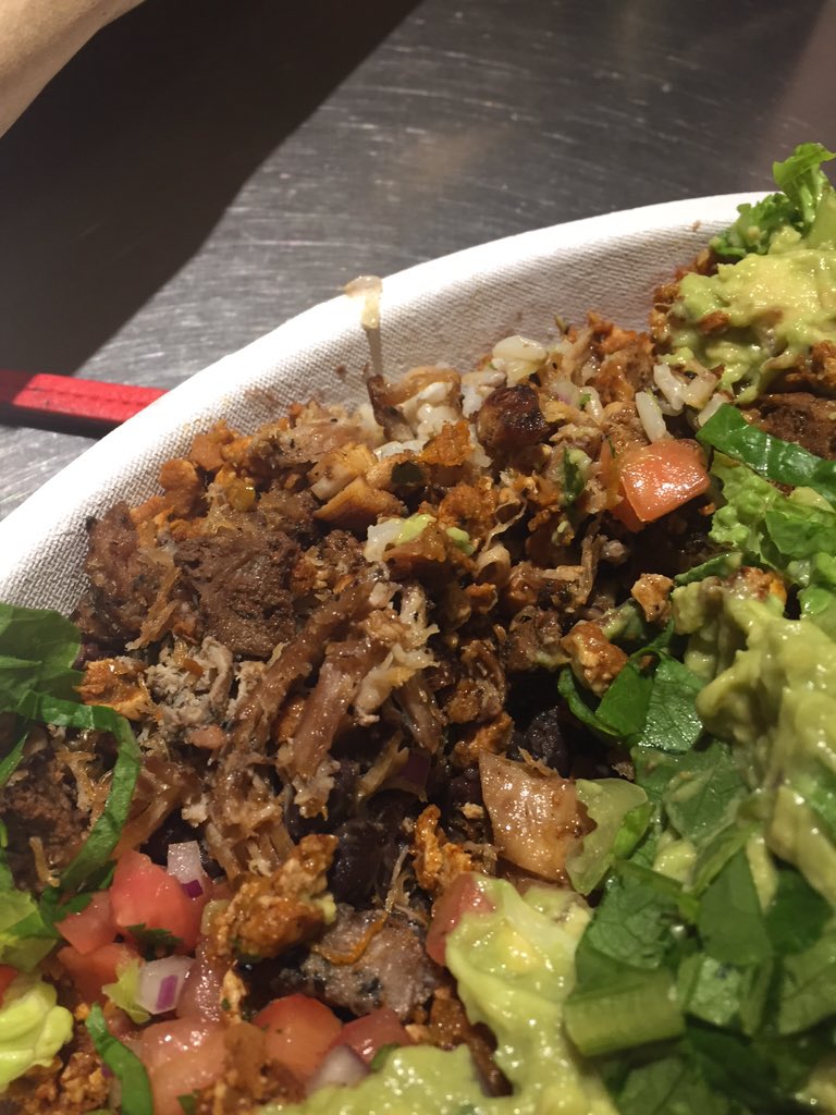 manderwend's tweet photo. When you finish swimming at 9:30 & go to Chipotle at 9:45, you get a little bit of each type of meat.#scrapingbottom https://t.co/o1bLhZX6aJ