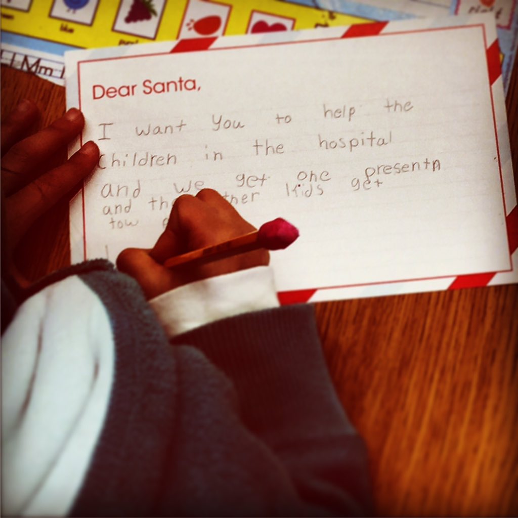 LintonRJ's tweet image. #SRSTEM First Graders writing letters to Santa last week. #CelebrateMonday