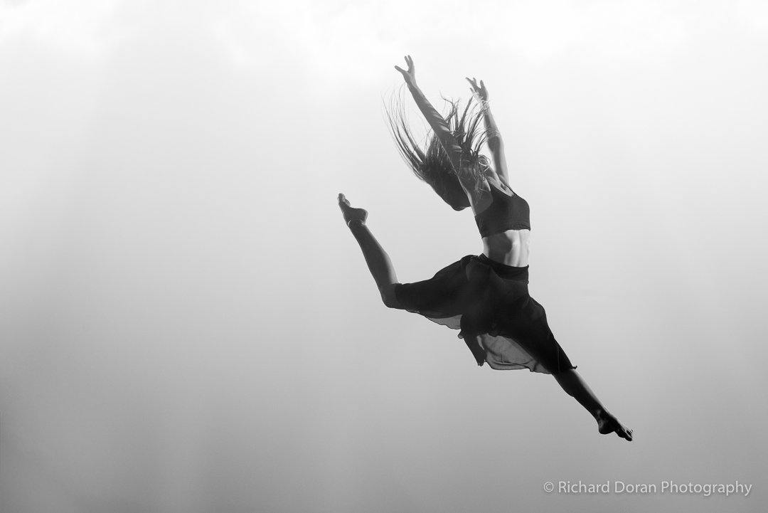 DoranoPhoto's tweet photo. Form - dancing in the evening haze #humanscanfly @nzperformingarts @melanieswears https://t.co/jRJCA9YZfl