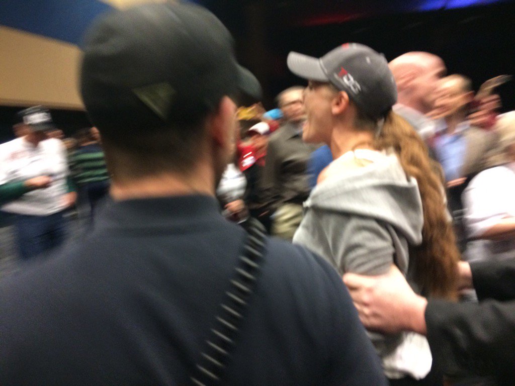 Riñen seguidores y opositores de Trump en mitin en Las Vegas - CWPPVMZUYAEyNnU