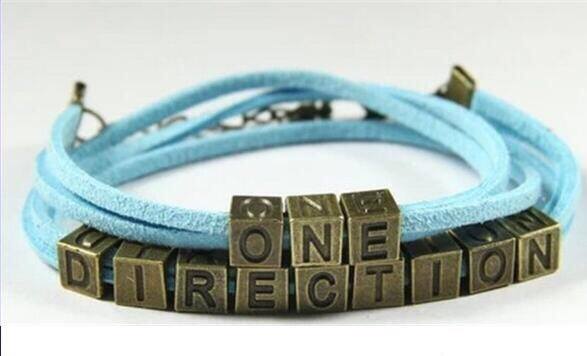 wintixnl's tweet photo. Vandaag gaat de eerste bandjes eruit! RETWEET om kans te maken! #wintixnl #1dbandje https://t.co/ORMQgmIdBT