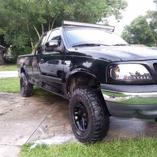 Codstersss's tweet photo. I can't upload more than 4 but she's come this far. 💘 can't wait to keep goin'. #prerunnerbuild #dailydriverbuild https://t.co/2bqaeSF6Hq