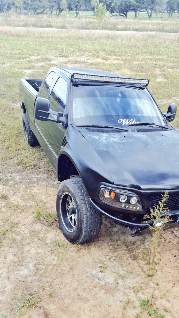 Codstersss's tweet photo. I can't upload more than 4 but she's come this far. 💘 can't wait to keep goin'. #prerunnerbuild #dailydriverbuild https://t.co/2bqaeSF6Hq