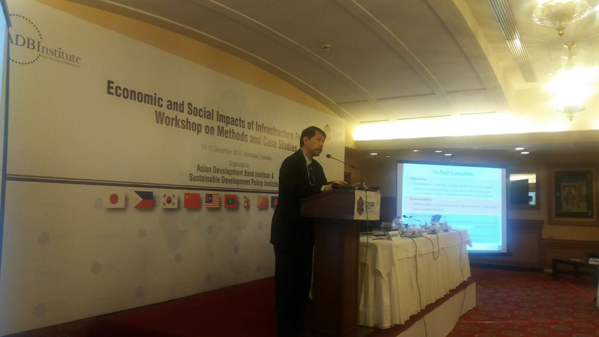 SDPIPakistan's tweet photo. Toshiyuki Yokota sharing @ADBInstitute approach for evaluation methodology and findings at workshop #infrastructure https://t.co/Wb9I0d1fKD