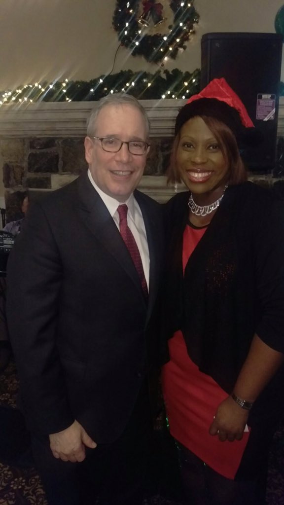 BPGibson2025's tweet photo. Great Holiday Celebration with @scottmstringer #BrooklynDems #HappyHolidays https://t.co/6Y4uCWMZ4I
