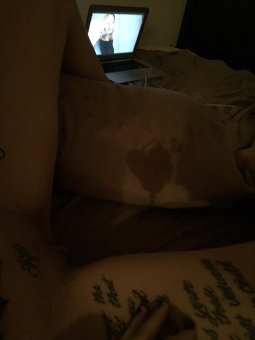 She made a heart 😙 #goodnight https://t.co/1xVu5eKf2L<a href="/tag/goodnight"class="tags">#goodnight</a>