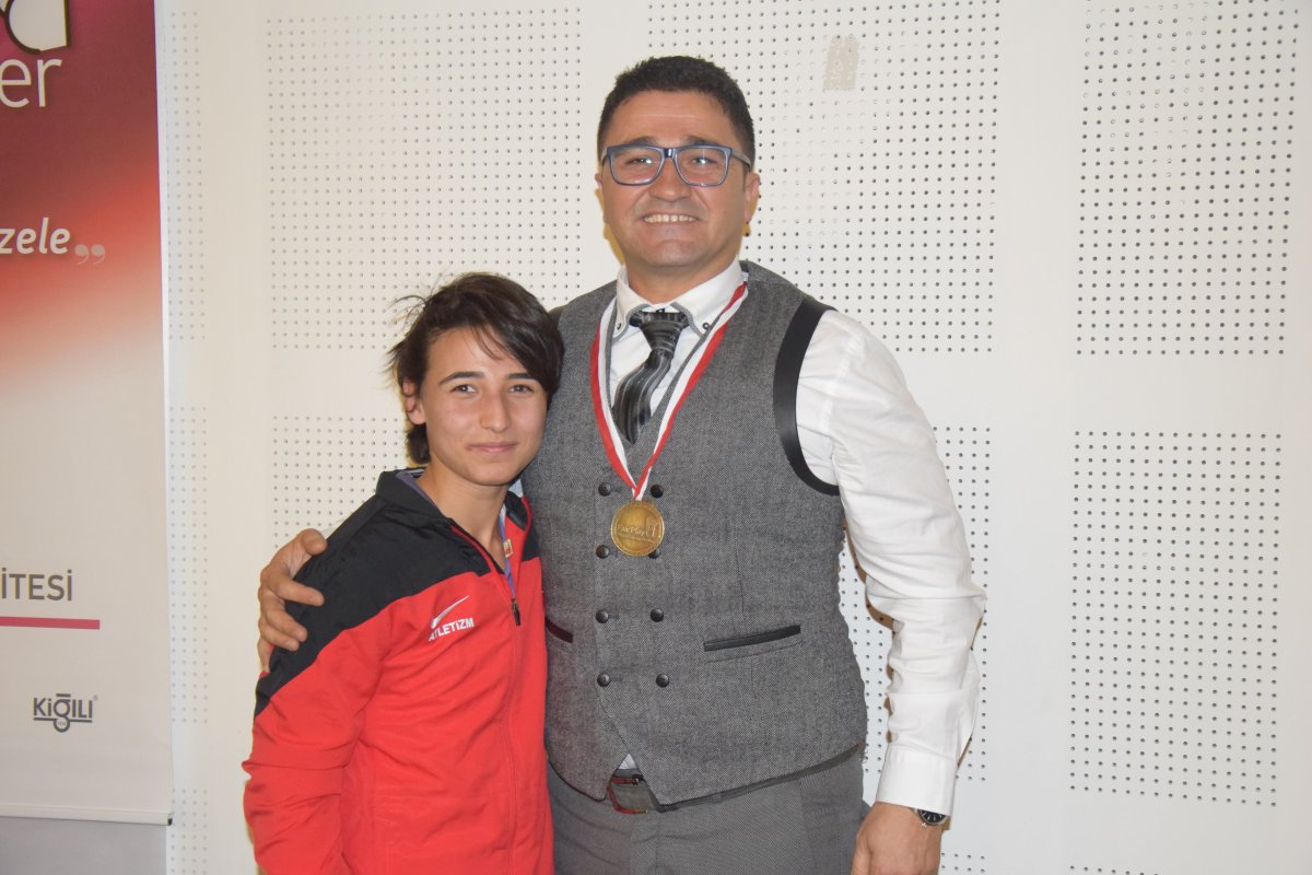 GSB_Gaziantep's tweet photo. İl Müdürü Ökkeş Demir’e Üstün Hizmet Madalyası... https://t.co/fT4X3ioIqZ https://t.co/FWEa78mTG9