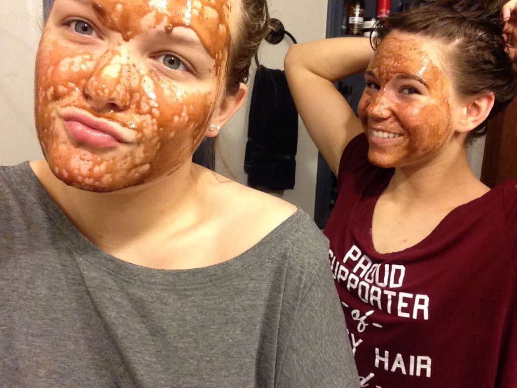 taylornichol_'s tweet photo. never let @Dallycat56 convince you face masks are a good idea. #verysticky https://t.co/tLOiUq5n0P