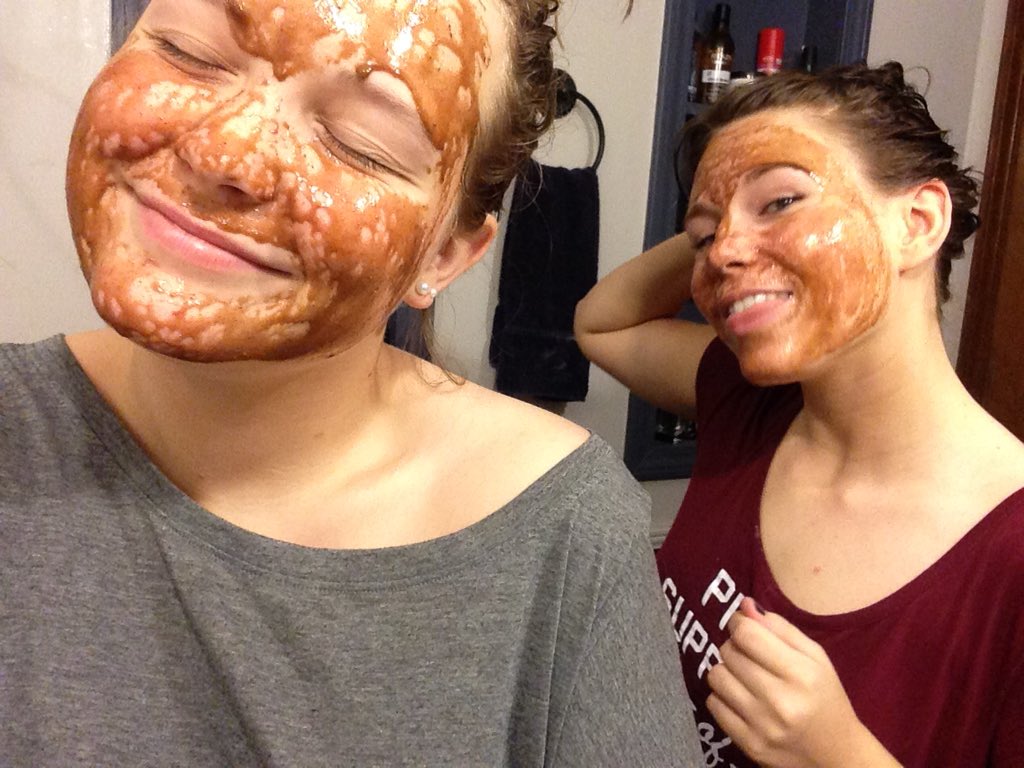 taylornichol_'s tweet photo. never let @Dallycat56 convince you face masks are a good idea. #verysticky https://t.co/tLOiUq5n0P