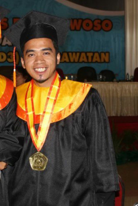 innalillahi wainnailahirojiun.. telah meninggal ibuda sahabat kami ajiz ko'onk.. smga Amal ibadah dtrima di sisiNya