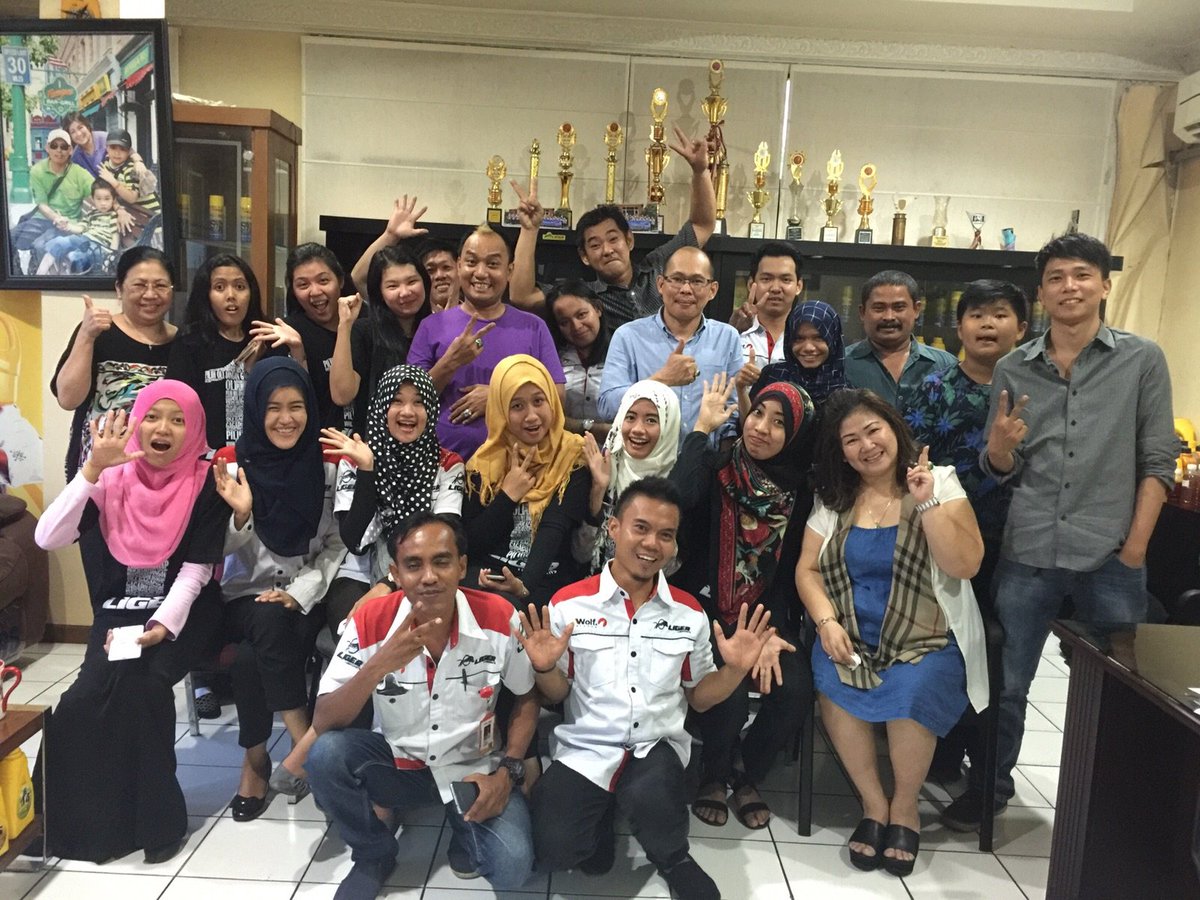 AzisGagap22's tweet photo. Kunjungan ane ke kantor Liger Lubricants.
#latepost #gathering #liger #lubricants https://t.co/nuIG3XYTFO