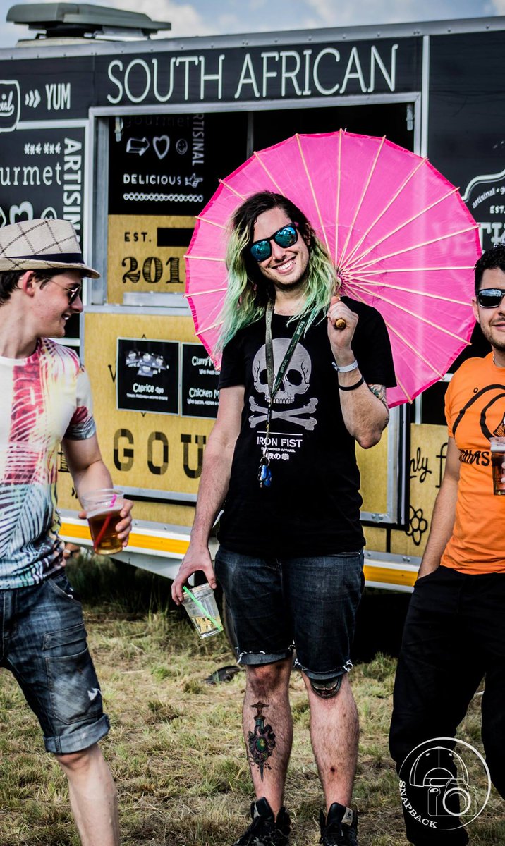 Raaawking dat pink umbrella haaaard at <a href="/MoRockFest/">MoRock</a> <3 <3 good times with <a href="/madeforbroadway/">Made For Broadway 🍕</a> of course <3