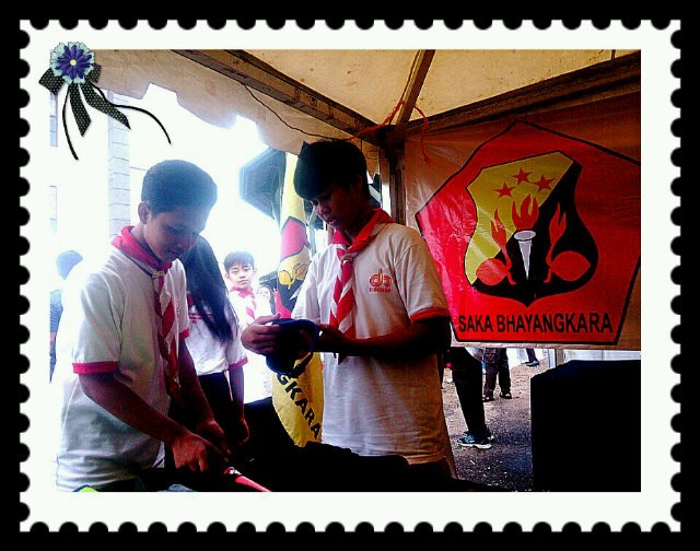 Peserta Kemah Minat Saka 2015 mengunjungi Stand Saka Bhayangkara <a href="/kwarnas/">Joulette</a> <a href="/kwarda_dki/">Kwarda DKI Jakarta</a> <a href="/dkcjees/">DKC Jakarta Selatan</a> <a href="/pramukaupdate/">Chakradhar</a>