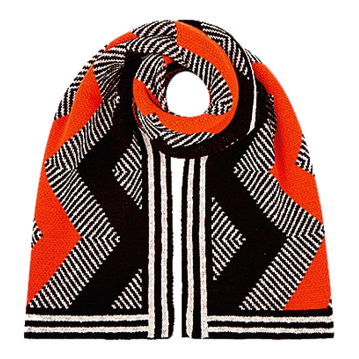 TeleLifestyle's tweet photo. .@K_Finnigan on her Christmas staple: 'Want more cuddles this winter? Get a scarf' https://t.co/BuO3qrafZX https://t.co/oF9lG5xxdI