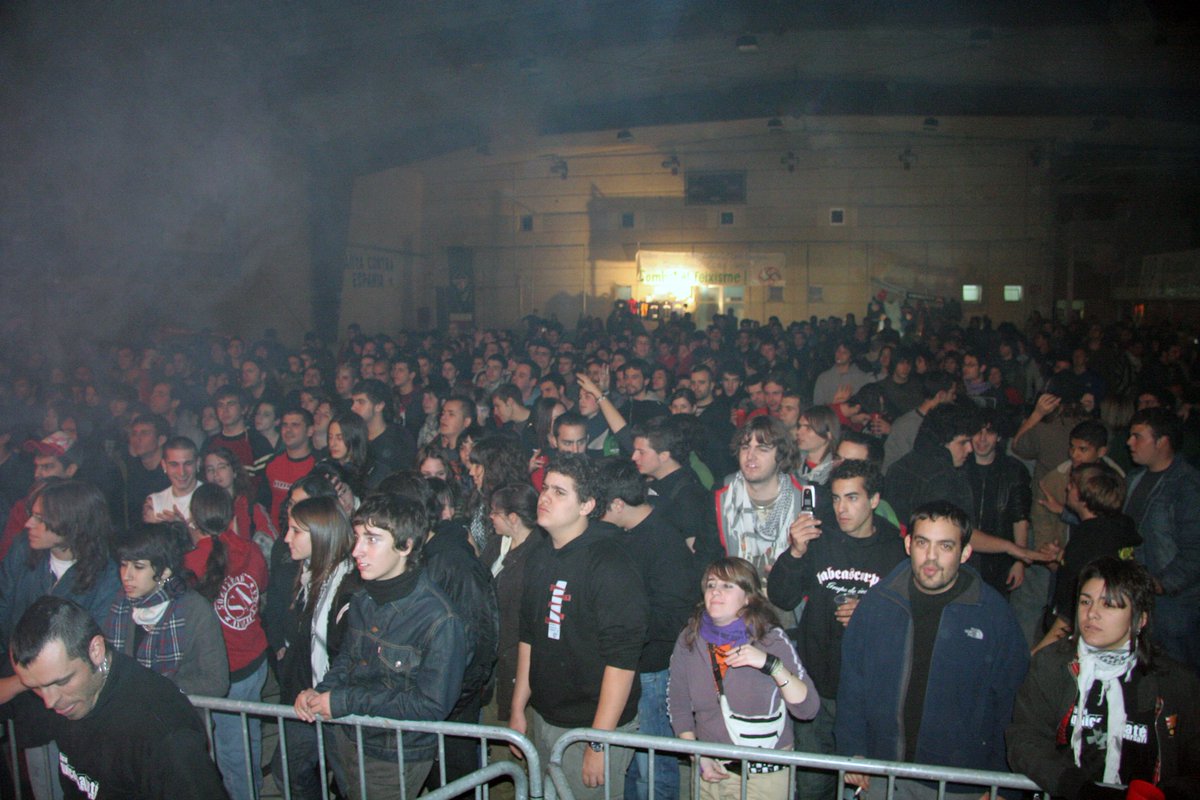 CONCERT 7È ANIVERSARI.Recordeu el concert d <a href="/revolta21/">Revolta 21</a> <a href="/habeascorpusgdr/">habeascorpus</a> i #insershow #Moksha ?
#quicosabate15anys