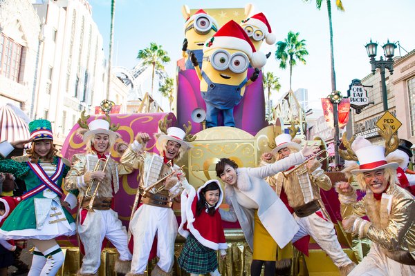ユニバーサル スタジオ ジャパン公式 على تويتر みんなで記念写真を撮ろう サンタのトイ マーチ 笑顔はじけるパレード で サンタさんやパークの仲間たちと一緒に 歌って踊って大はしゃぎ 今年はミニオンたちも仲間入り T Co Qhx3mknxhx Usj