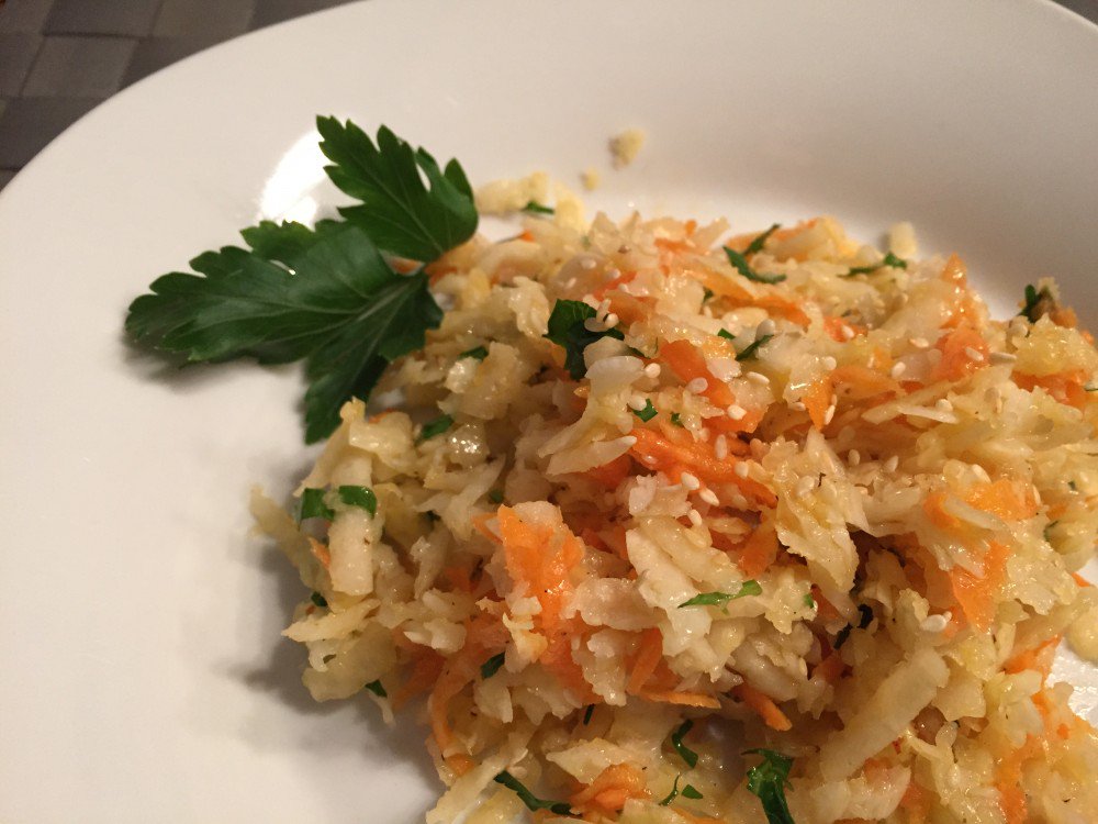 dasbasenfasten's tweet photo. Und heute eine weitere Rezeptidee mit Schwarzem Rettich. #basenfasten #rettich #salat
https://t.co/BZlHYDiQl0 https://t.co/SnHx3N3g2p