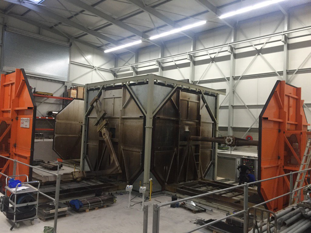 DredgingCase's tweet image. Biggest rotomolding in the world. For pipefloats?