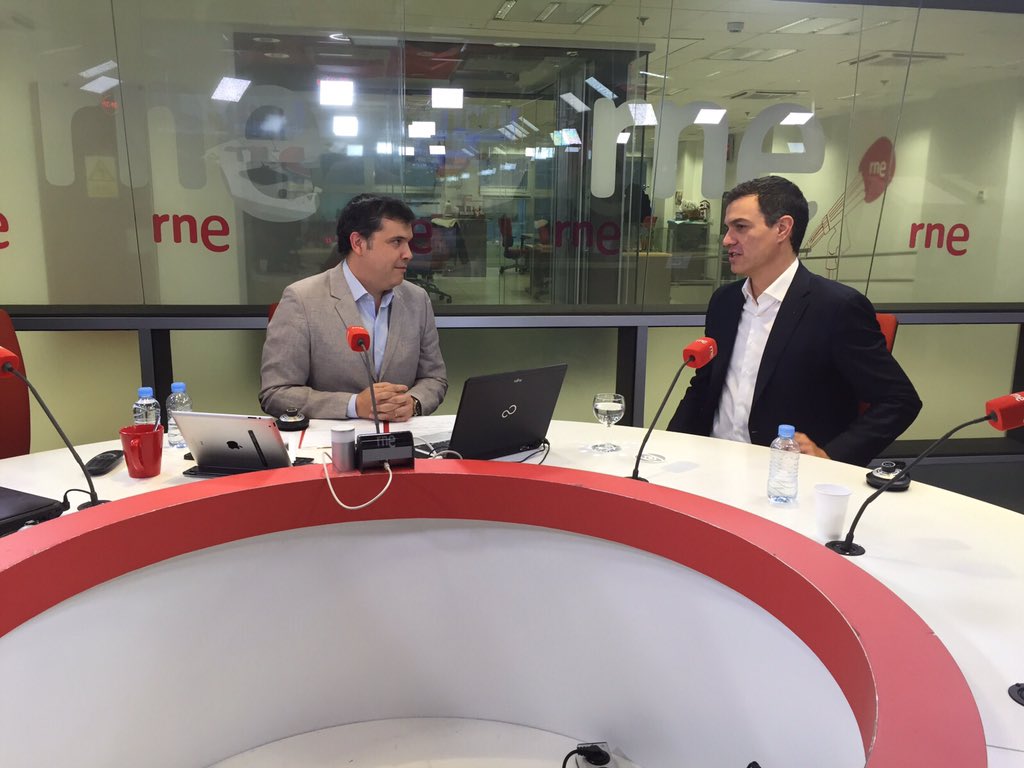 sanchezcastejon's tweet photo. Ayer le dije a Rajoy lo que piensan millones de españoles. Debió haber dimitido hace dos años. @LasMananas_rne https://t.co/aRn8OSMbOt