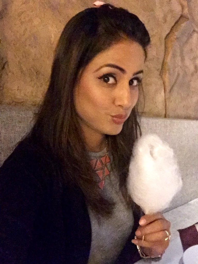 eyehinakhan's tweet image. Dinner last night..paan flavoured candy floss😇 #superbpresentation #yummyfood #masalalibrary #BKC #FOODYME😁 slurrpp😋