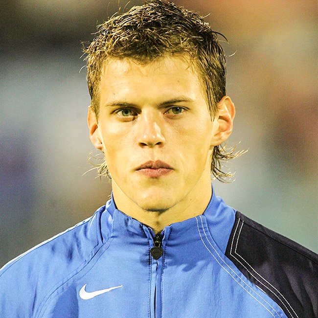 Throwback to when Martin Skrtel had hair, sweet, glorious hair. 

Happy 31st birthday, Martin! 