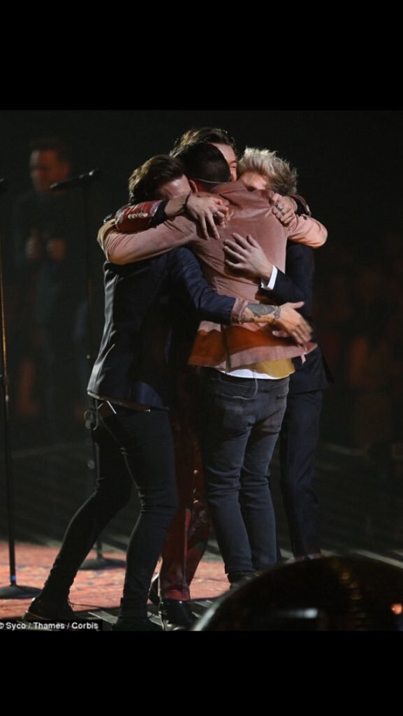 Harry_Styles_Be's tweet photo. RT for the boys c'mon 30minuges left 1rt=1vote
#MTVStars one direction https://t.co/zuYuOSjKhK