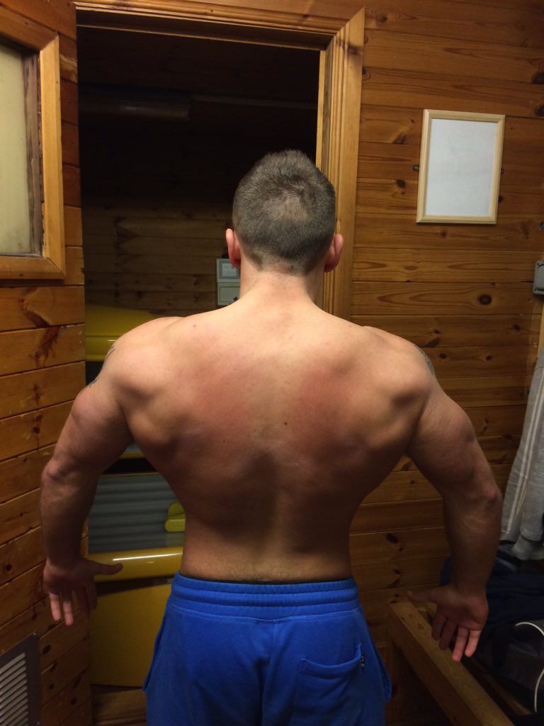 ChrisPhilipson's tweet photo. Red bull doesn't give you wings, lat pulldowns do!! #goals #wings #backday #tuesdayspread #gains #protein https://t.co/ZOVQcKDwtQ