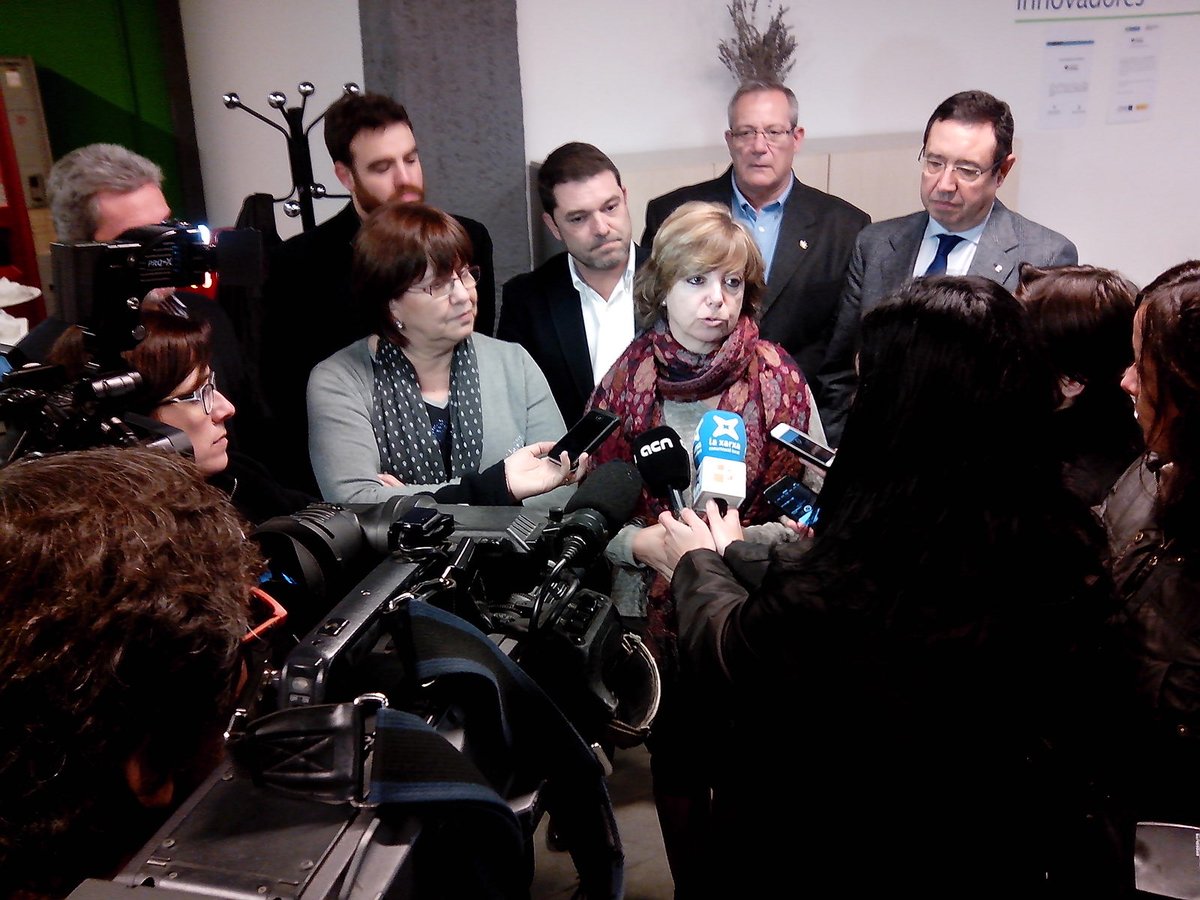 castetarrega's tweet image. Finalment,@txellborras atenent als mitjans @ajtarrega #masterprotocolblanquerna @MProtocolCat #visitainstitucional