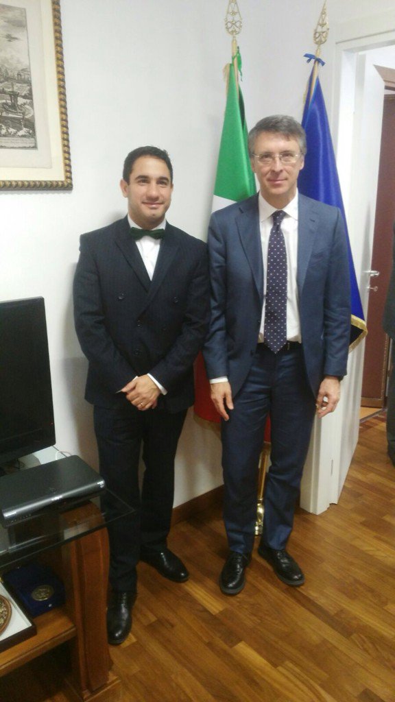 Raffaele Cantone tweet media