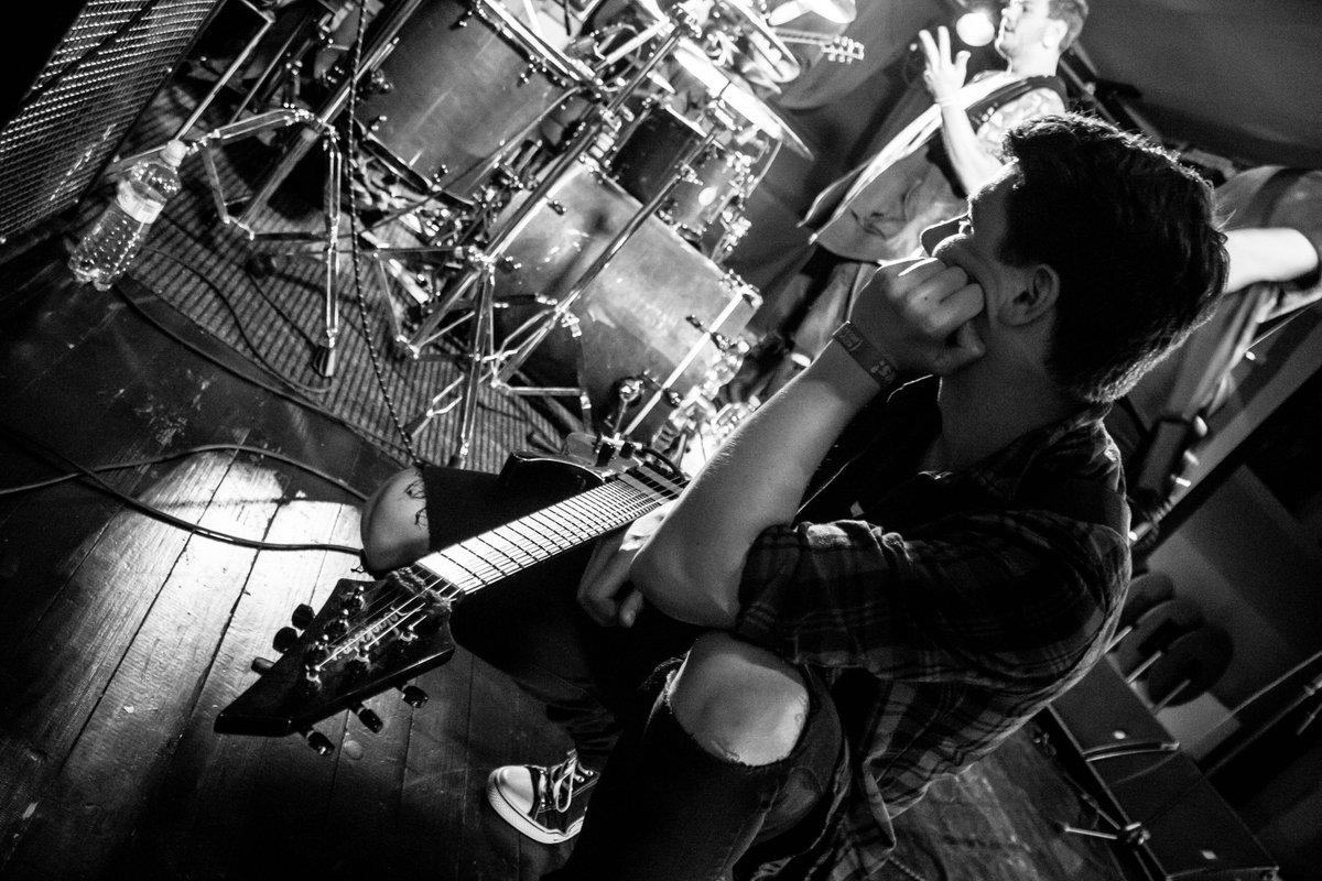 DanSchwarzer's tweet photo. Concentration #warmupbeforeshow #staymotion #EPcomingsoon #2K16 #Namelles #czechmetalcore #metalcore @watm_band https://t.co/qAdh48f7PS