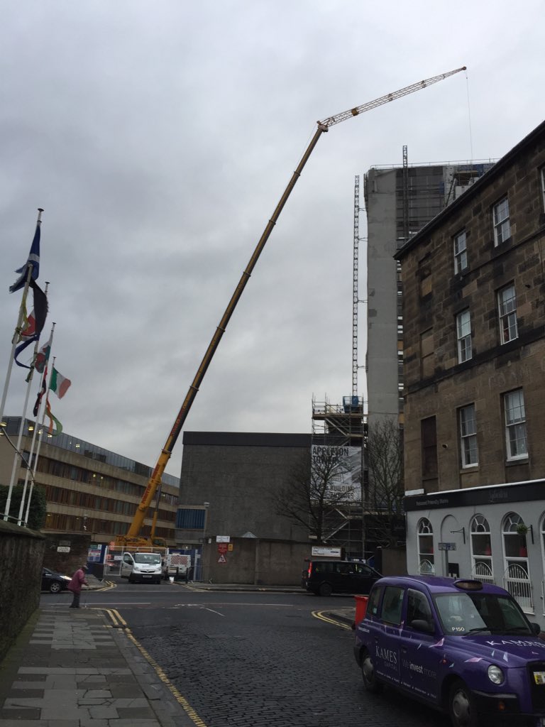 LoadFast's tweet photo. Impressive lift in Edinburgh today - much easier and cheaper with our systems #loadfast https://t.co/9PByQBjA0M