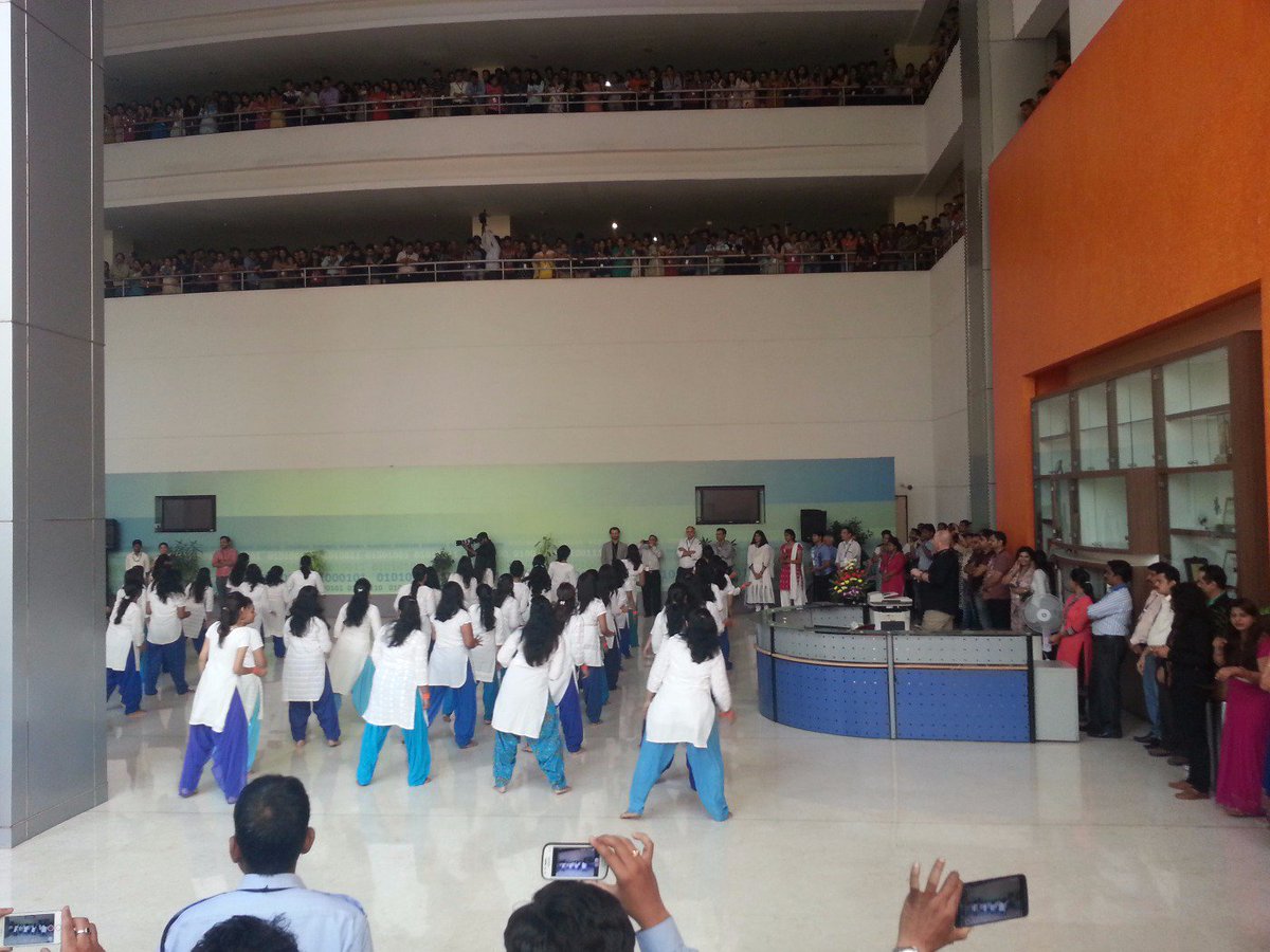 pravindvarma's tweet image. With uncountable joule of energy #pulse2015 has started at #persistent25 with electric performence..