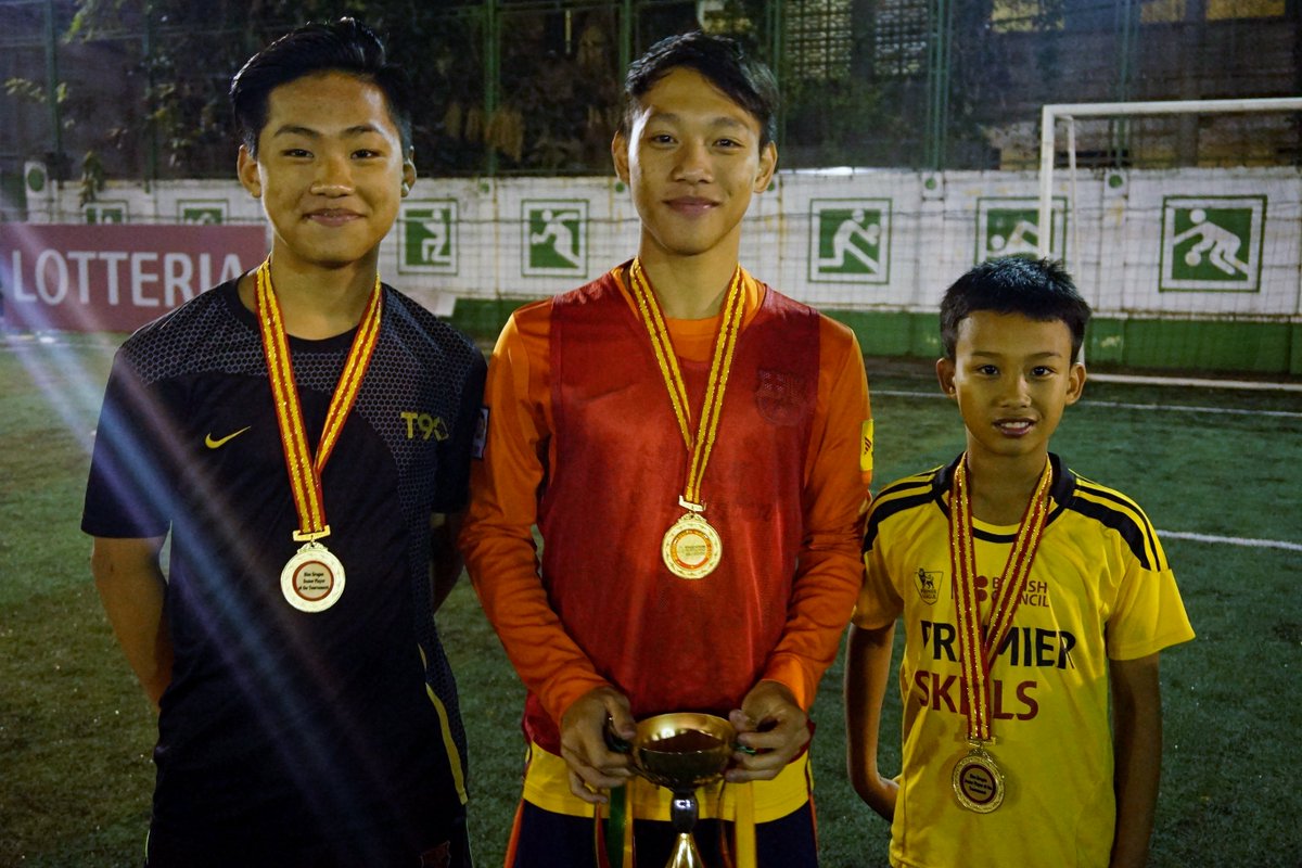 BlueDragonVN's tweet photo. So proud of these 3 @BlueDragonVN boys, nominated as the Most Valuable Players for the 2016 Gaelic Football season! https://t.co/i0BoVLh2SN