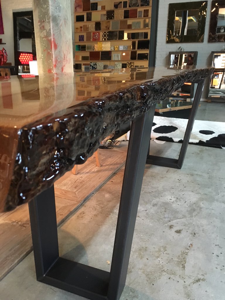 marentz1's tweet photo. Elm trunk With bark, moulded with epoxy resin #interoir #Luxury #epoxy #ccoating #genesis https://t.co/7coMdpaBGA