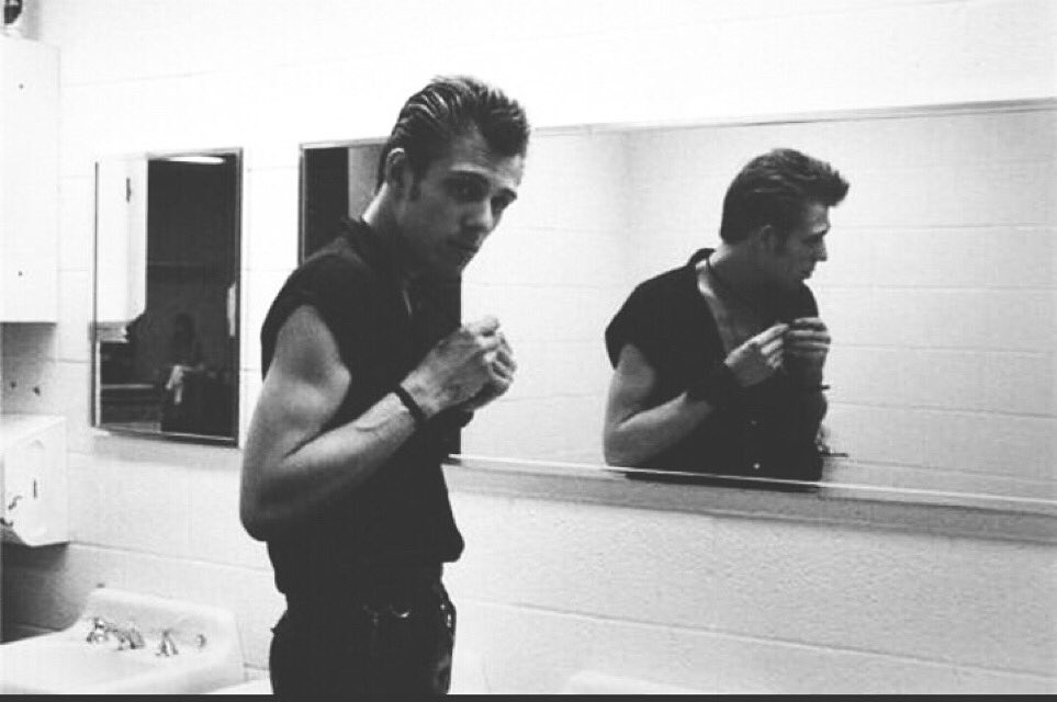 Happy birthday Paul Simonon. Always looking cool. 