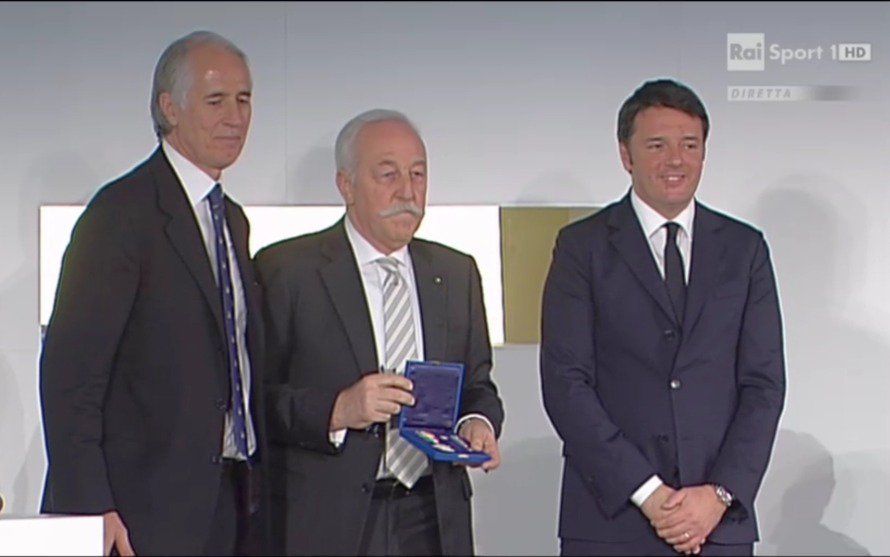 #Roma, consegnata al Presidente Diego #Mosna la Stella d'Oro Coni al merito sportivo dal Premier #Renzi e da #Malagò