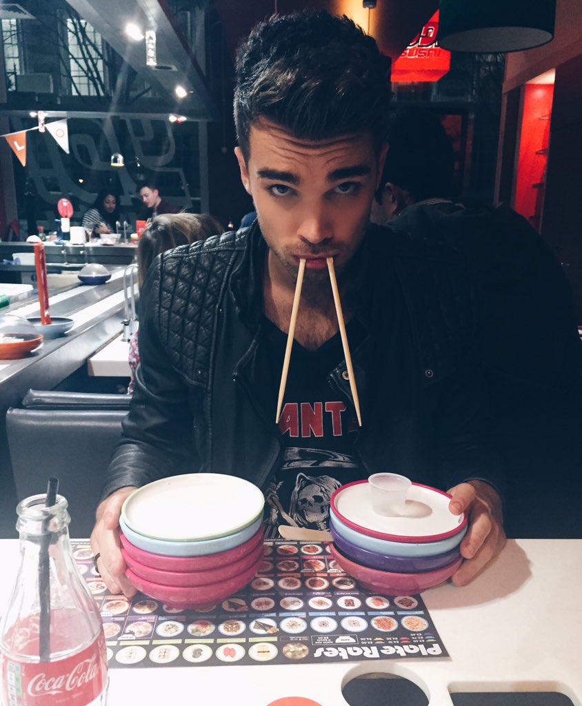 JoshCuthbert's tweet photo. Completed 9 plates at @YOSushi last night didn't I 👏🏼🇯🇵 https://t.co/F9IYjXAwQM