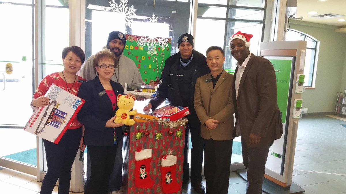 sashimi138's tweet photo. TD branch 1033 helped 42 Division Police-Toy Drive for the Shelters 2015 https://t.co/3uUimg2yCc