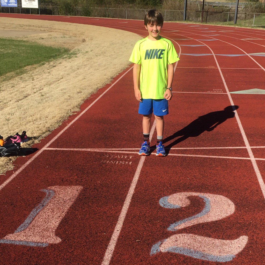 JacquellG's tweet photo. Gartman variation on a 3mile track workout =The 12 Laps of Christmas 🐦in a 🍐🌳! https://t.co/U7vXqDuEml