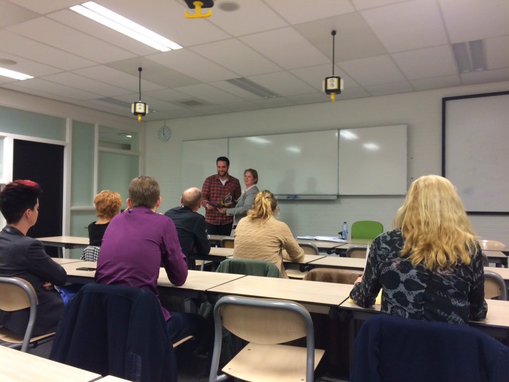 Diplomauitreiking Cursus Logistiek Management. Van harte gefeliciteerd! Inschrijven via fontys.nl/ILEC.