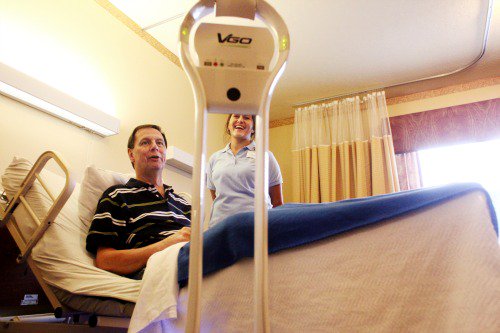 VGoWizard's tweet photo. The mobility of #VGoRobot means that the audio/video communication is more natural https://t.co/VOJXFqbJDL https://t.co/KYAvfV2c1D