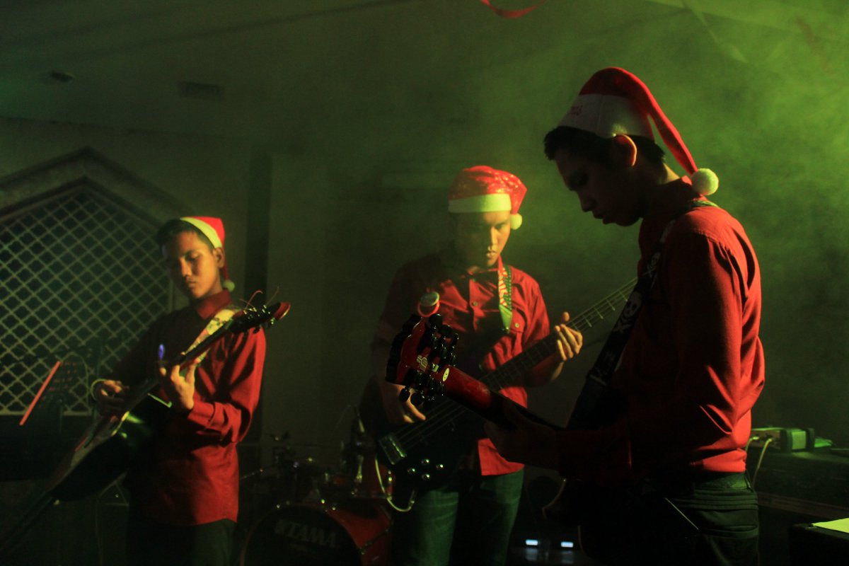 imz_tobing's tweet photo. #AwakenYourForceID #like #like4folow #Natal2015 #natalpolibatam2015 #pdelshaadai #mahasiswa https://t.co/yAUx6FFXa5