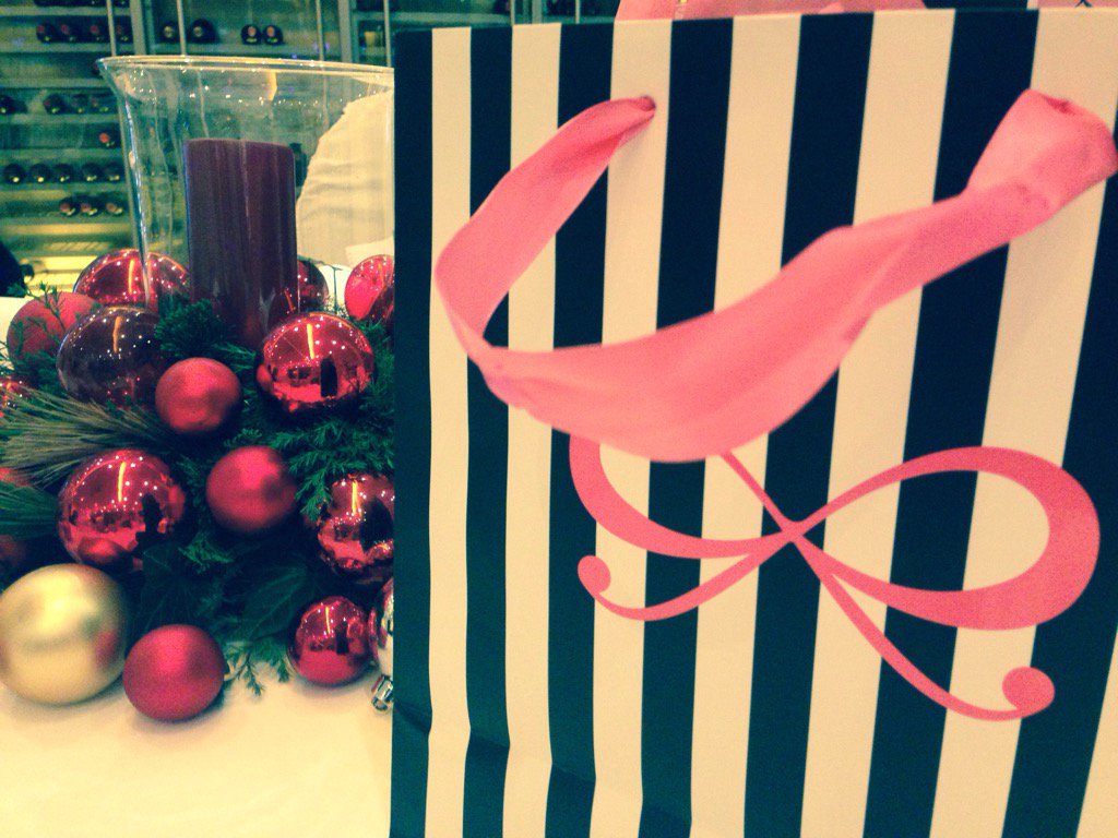 #Can't wait to be surprised? 🛍 We are ready for the Christmas Party 🎀 #HoHoHo #HKM #hqDE #funcommittee  <a href="/Hunkemoller/">Hunkemöller</a>