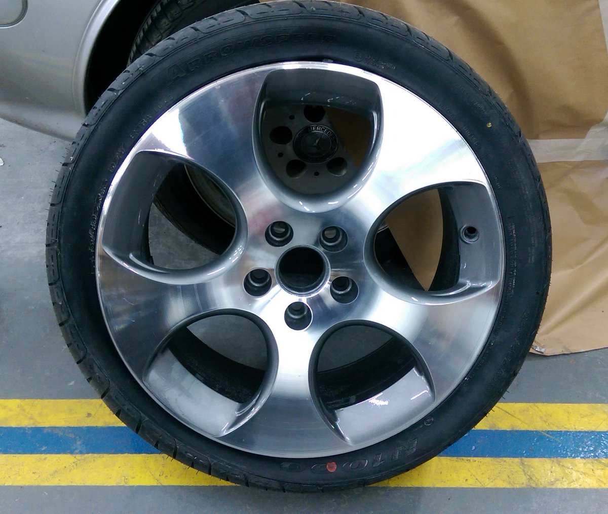 WrdEntrepreneur's tweet image. VW Golf GTi - Diamond Cut Alloy Restoration. Complete. #Edinburgh #diamondcuttingmachine #diamondcuttingalloys