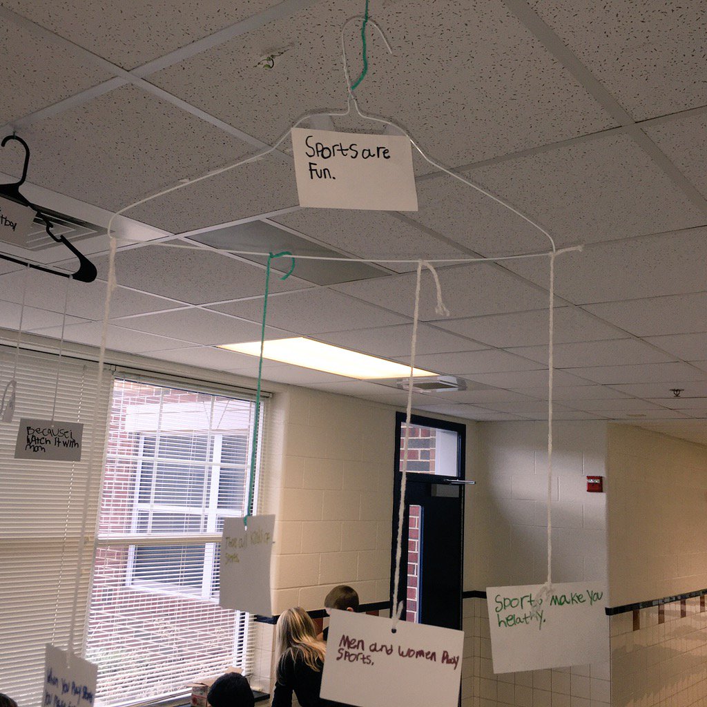 SnyderNLE's tweet photo. Main idea &amp; supporting details mobile hangers #nle16 #lcps16 @dwhite3775 @Alisonterzian #mainidea #readingislife https://t.co/G6XHoSOg8V