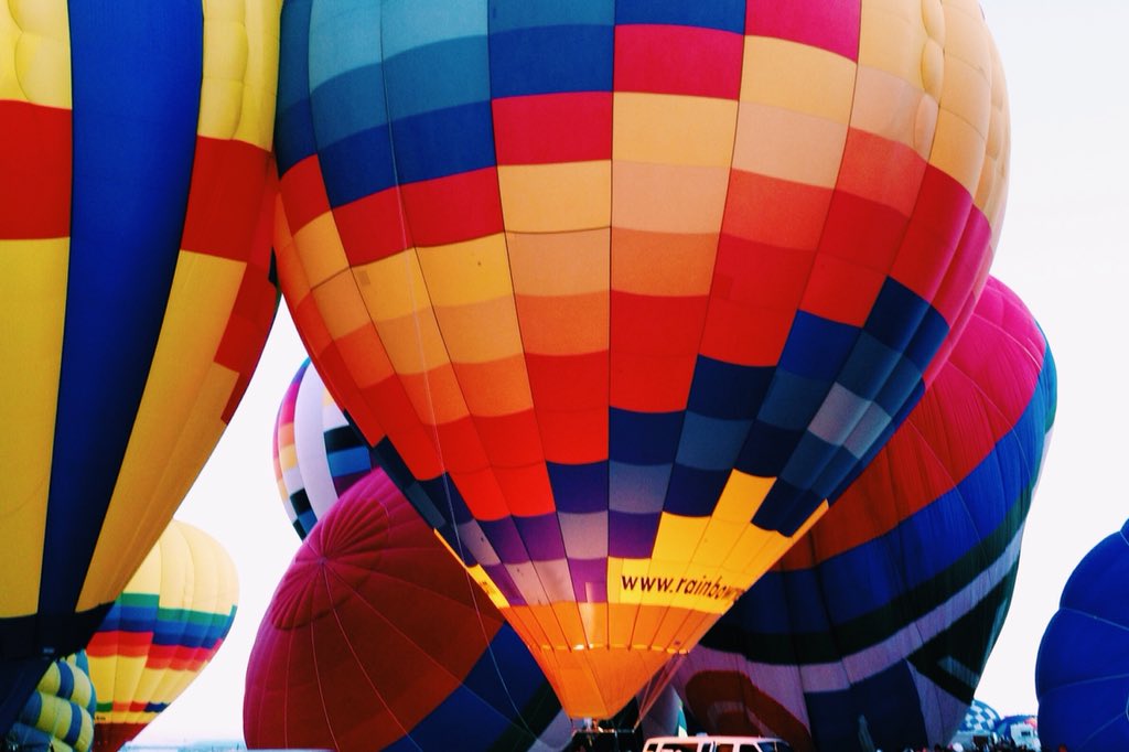 ascendthememory's tweet photo. Happy #Tuesday. Join us as we #SoarAboveHeartDisease and honor 450,000 loved ones. #ascendthememory 🎈🎈🎈 https://t.co/XPZJhnqZQh