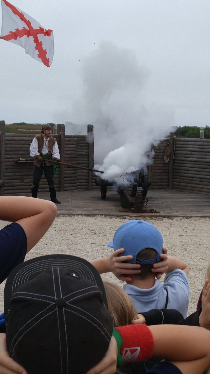 mrhattalsclass's tweet photo. Firing a period canon #rlsstaugustine https://t.co/mi2ETlvUad