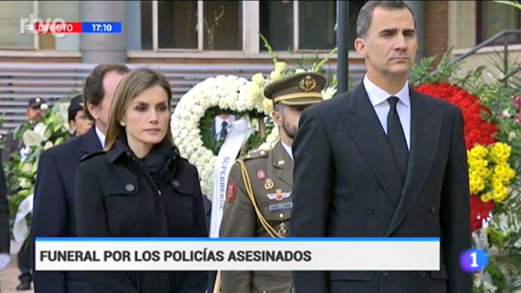 ReinaLetiziaInf's tweet photo. SS.MM los Reyes en el funeral de los policías asesinados en Kabul. Ahora en directo en @rtve https://t.co/vk9lpSsVXk https://t.co/QnstKwFWtf